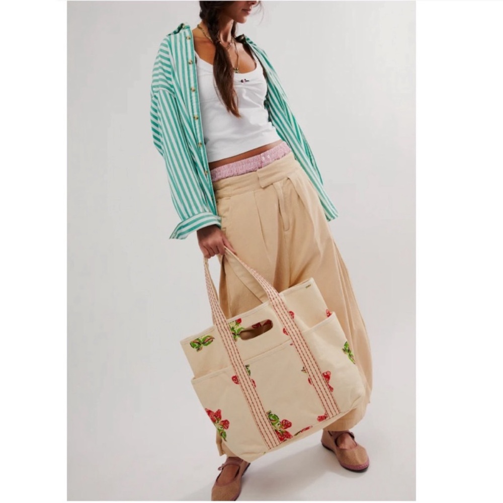 Free People Caravan Tote Strawberry - Picture 2 of 9